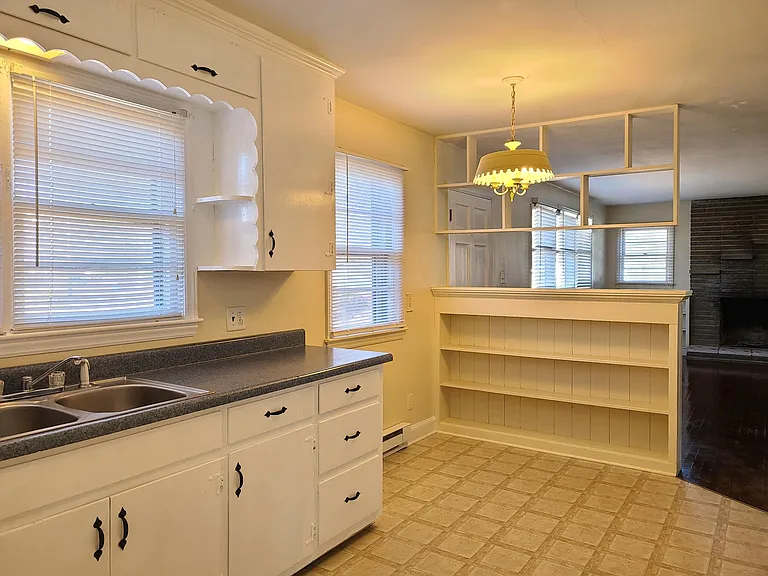 1806 S Hill Ave — Photo 8
