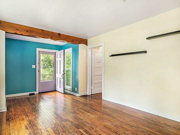 5th image of 5822 W River Dr NE