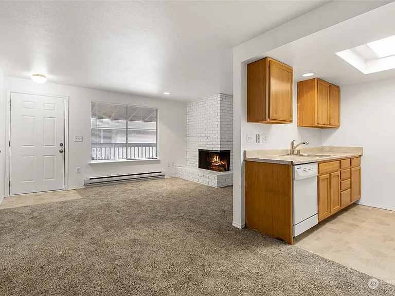 1121 S Woodlawn St #1 — Photo 3