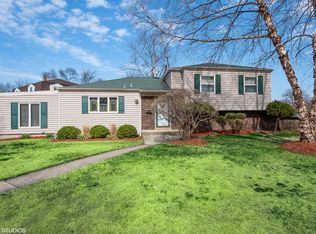 3360 S Manor Dr, Lansing, IL