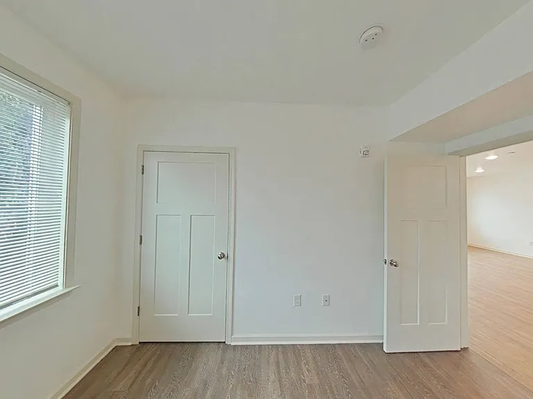4114 Lauriston Street — Photo 23
