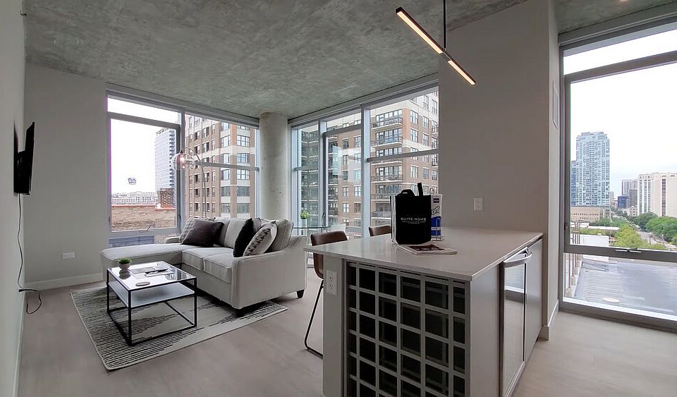 1st image of 812 N Wells St #1010