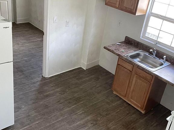 2nd image of 114 Oak St #1
