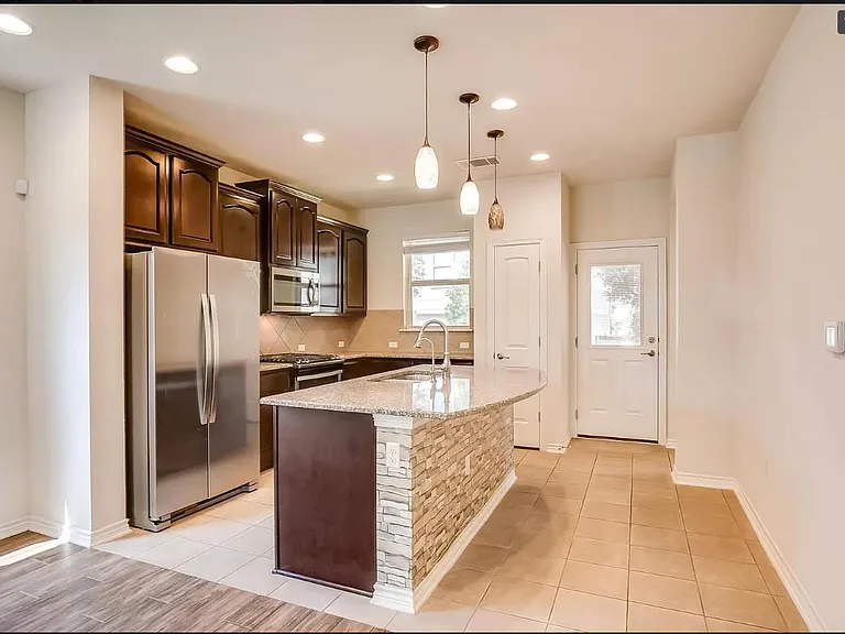 14215 McCoy Loop — Photo 4