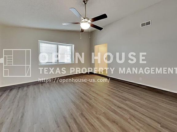 4th image of 4814 Crest Dr