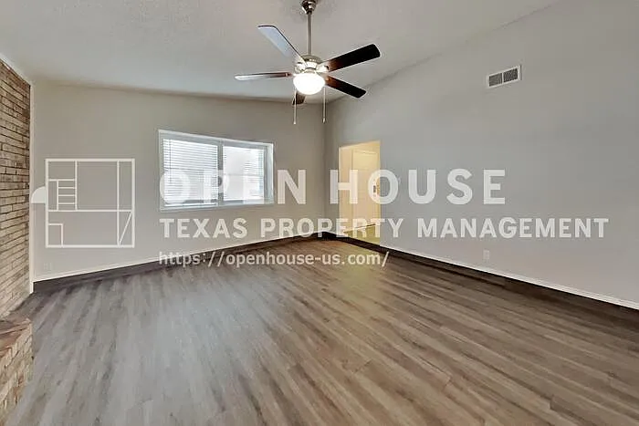 4814 Crest Dr — Photo 4
