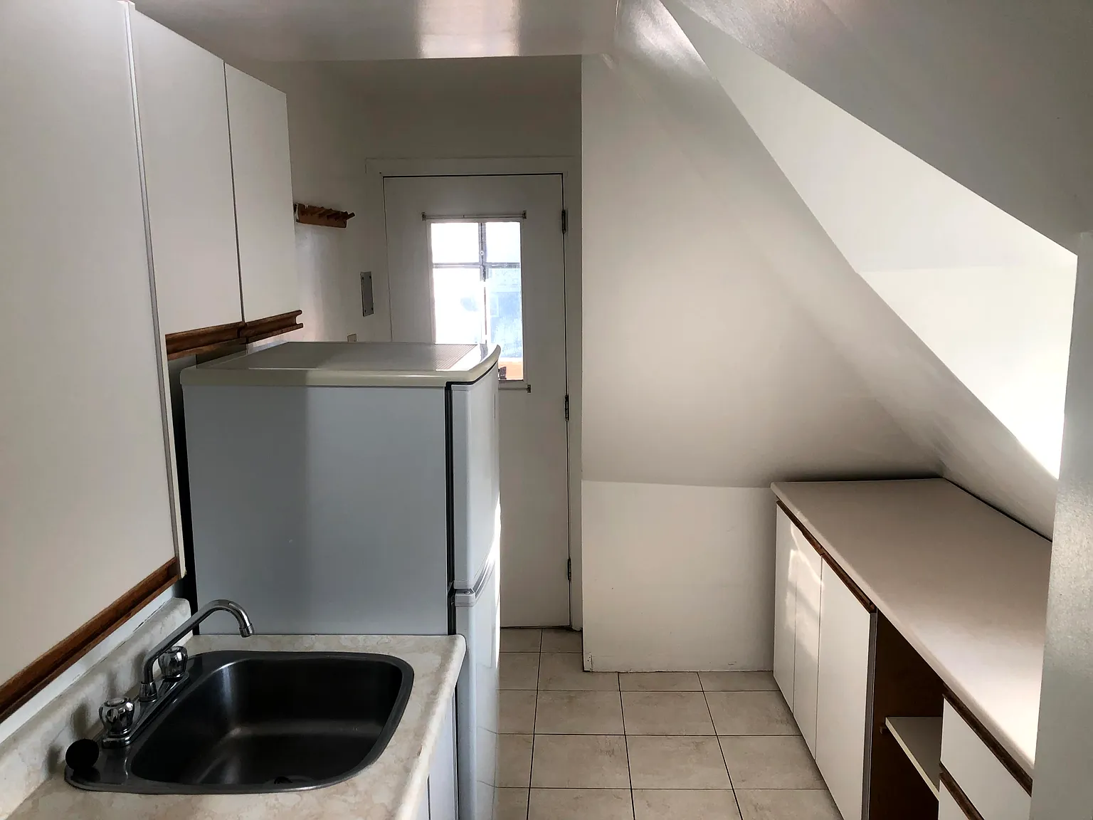 292 Frank St — Photo 4