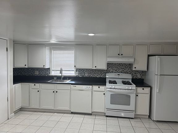 2nd image of 171 Charles St Floor 2