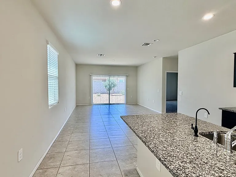 35433 W San Alvarez Ave — Photo 7