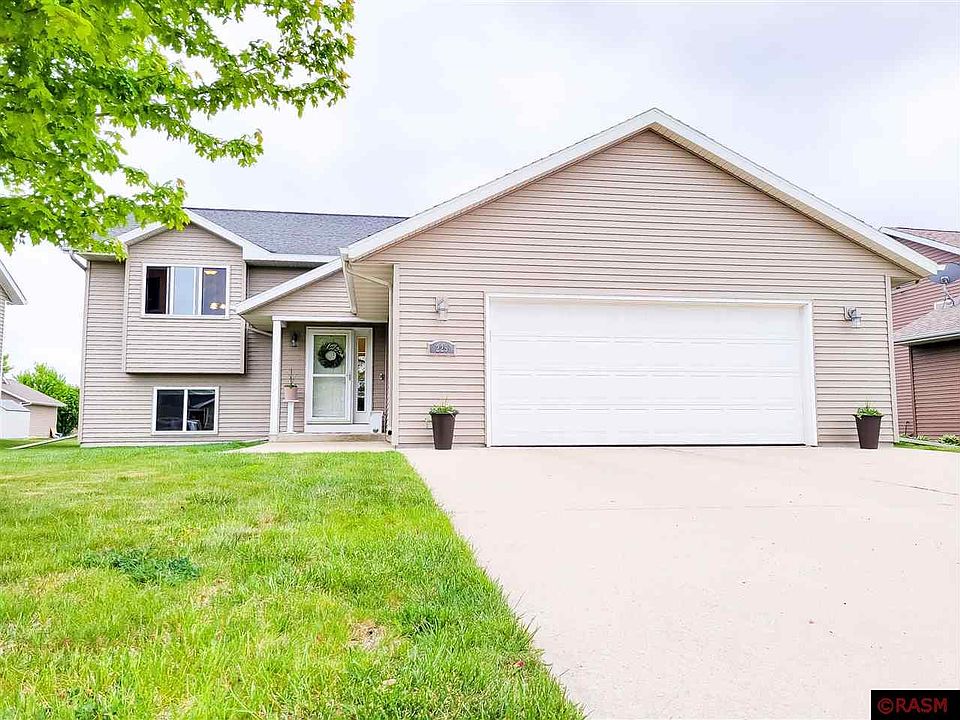 1st image of 229 Harbor Hill Dr