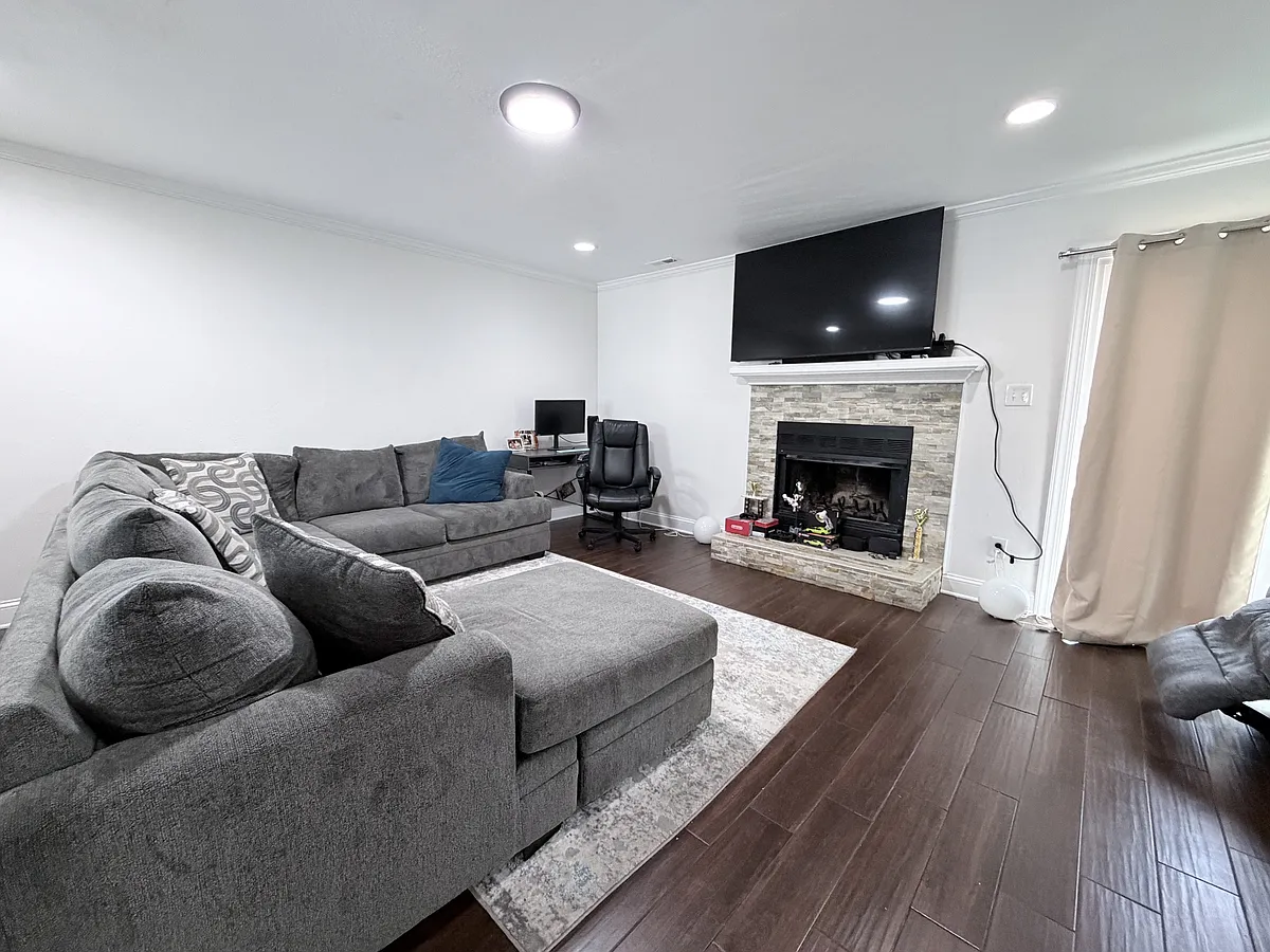 Building Photo - 1528 Jameson Dr #1
