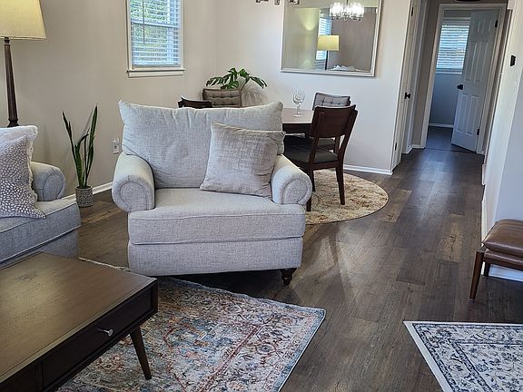 3rd image of 258 Evergreen Ave Floor 1