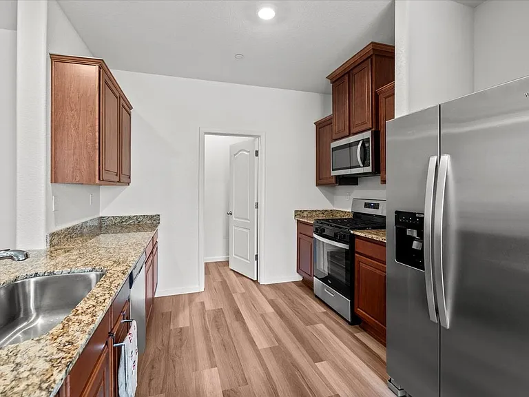 10400 Skynyrd Way — Photo 6