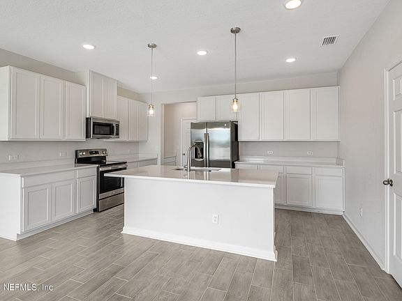 5th image of 6931 MIRAGE Street