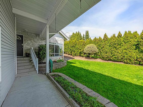5th image of 532 Riverview Cres