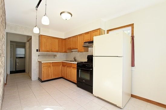 3rd image of 2850 W 101st Pl