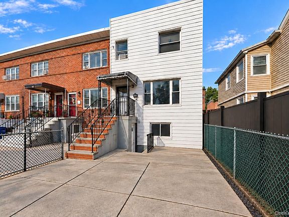 2nd image of 276 Swinton Avenue