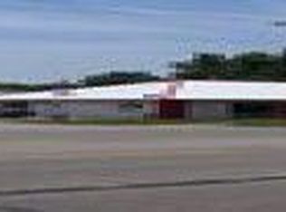 607 E Deyoung St, Marion, IL 62959