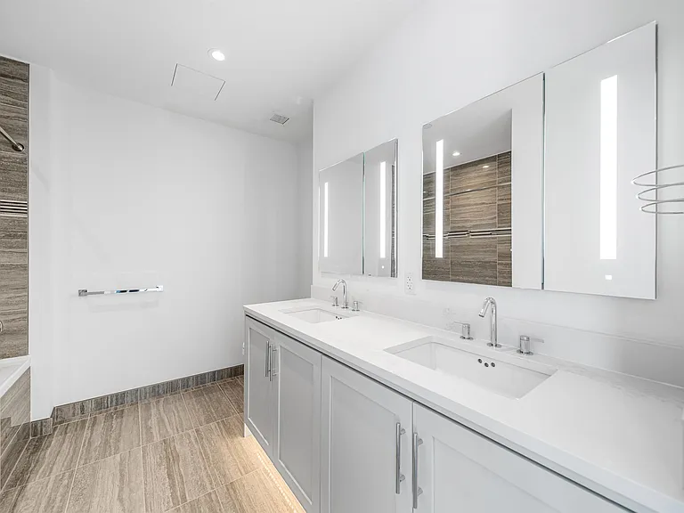 800 Avenue At Port Imperial #914 — Photo 27