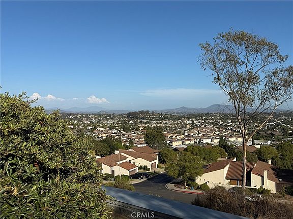 3rd image of 2055 Earl Gln