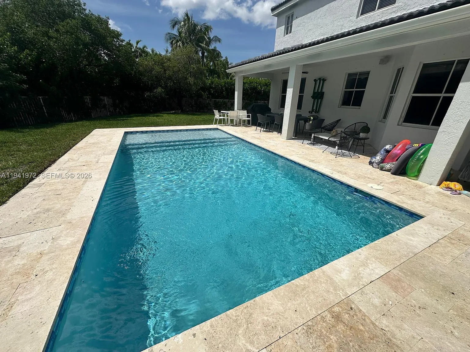 6 bed, 3292 sqft, $8,300 — Photo 3