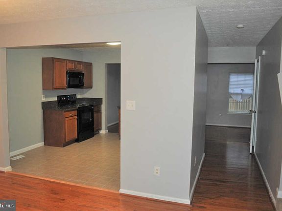 5th image of 9850 Royal Commerce Pl