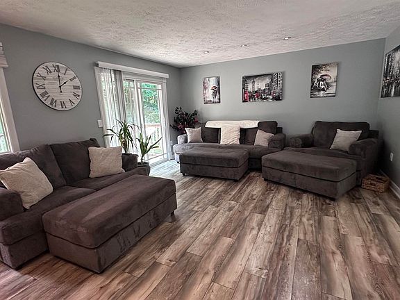 5th image of 603 W Hampton St #2