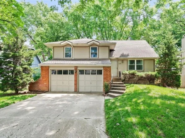 14805 S Bradley Dr, Olathe, KS 66062