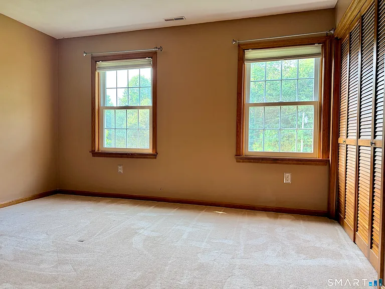 22 Hyde Park Dr — Photo 31