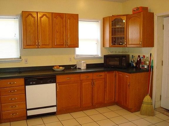 5th image of 142 East St