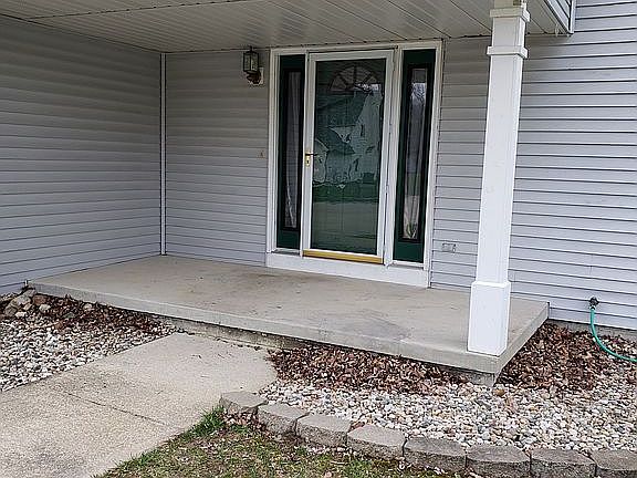 3rd image of 2114 Rosewood Ct
