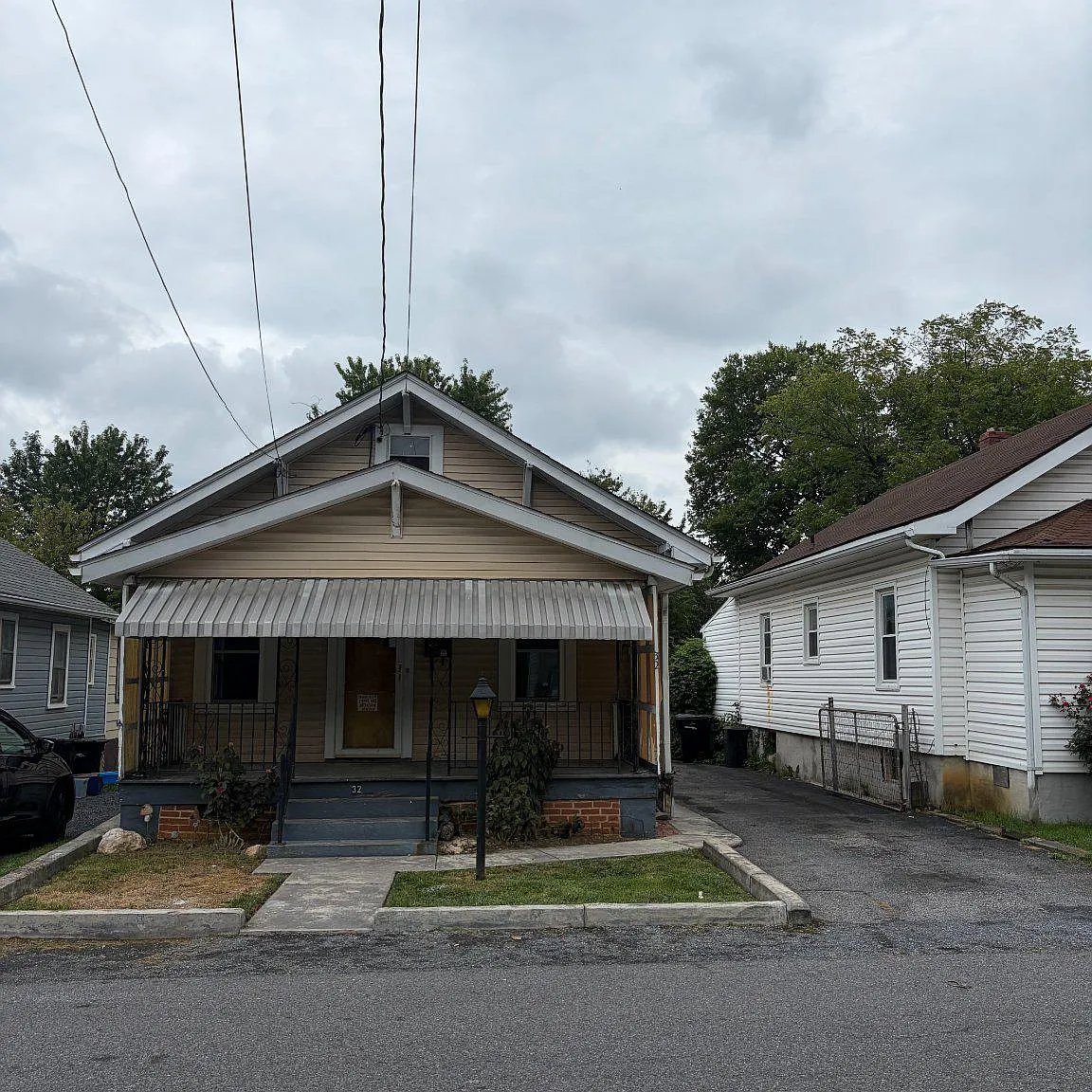 3 bed, 1.0 bath, 920 sqft, $1,750 — Photo 1