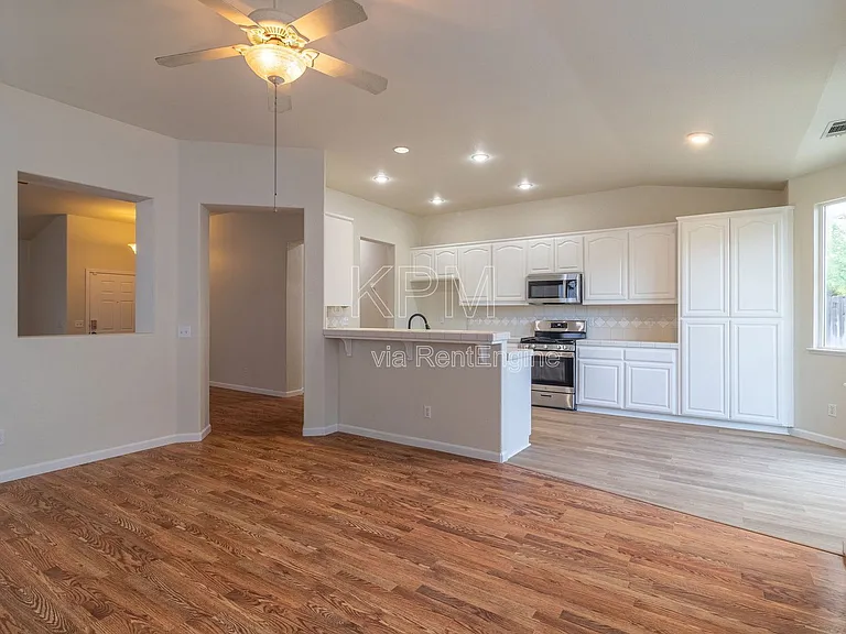 2609 Magnolia Ct — Photo 10