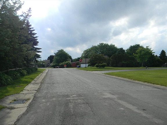 4th image of 4 Berkshire Ct