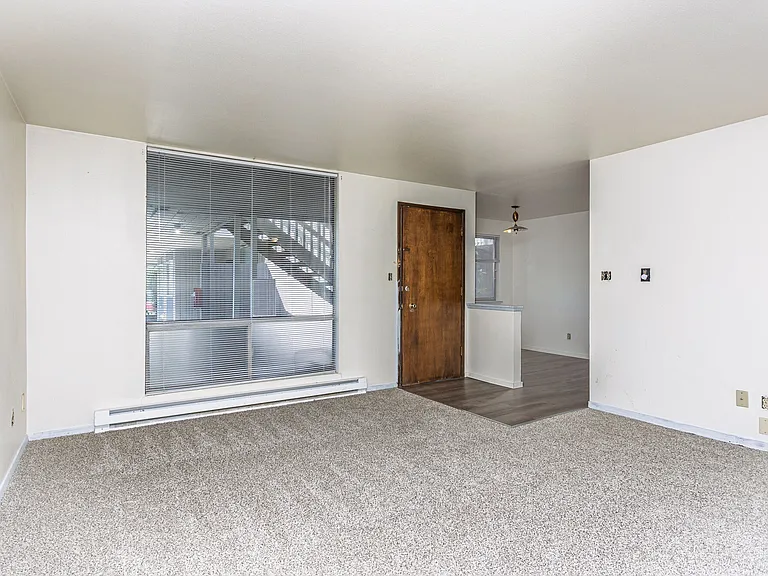 219 5th Ave NE — Photo 5