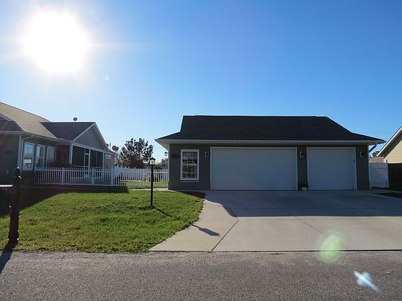 3.5 car detached garage