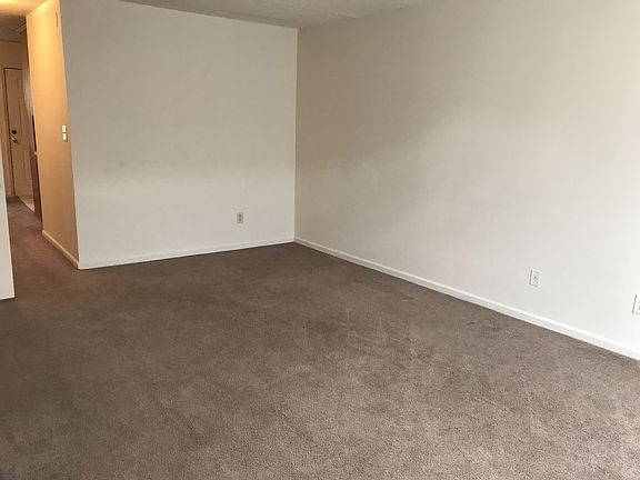 2nd image of 915 Nottingham Dr APT 47