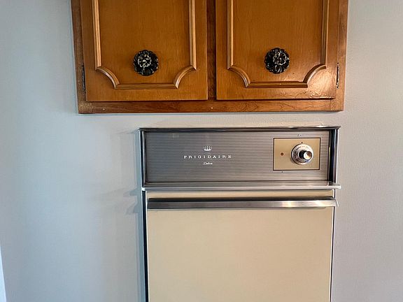 5th image of 4861 S 121st St