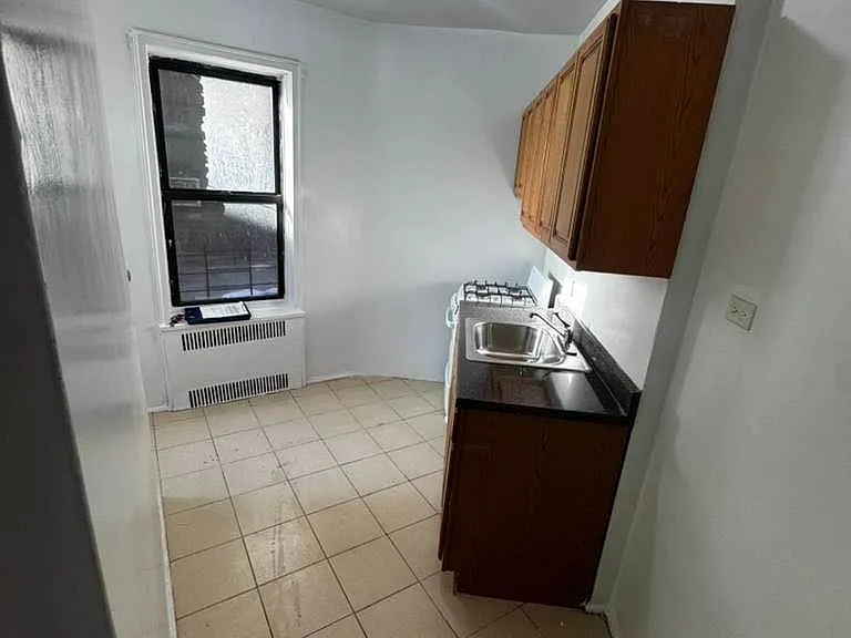 10 Hillside Ave #1R — Photo 2