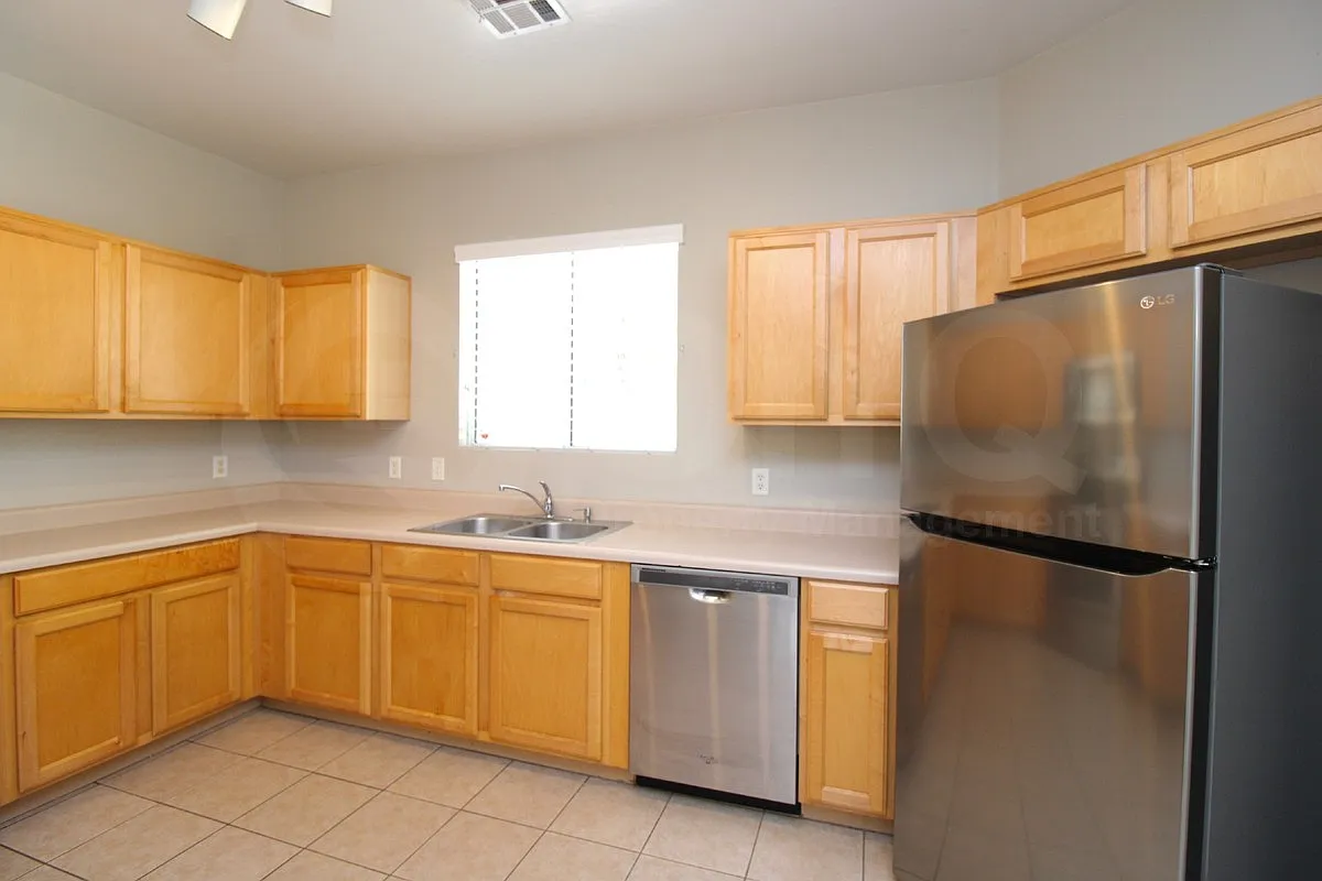 3 bed, 2.0 bath, 1510 sqft, $2,095 — Photo 3
