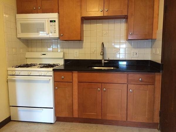 2nd image of 87 Madison St