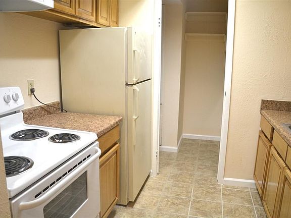 3rd image of 764 Memorial Mews St #4
