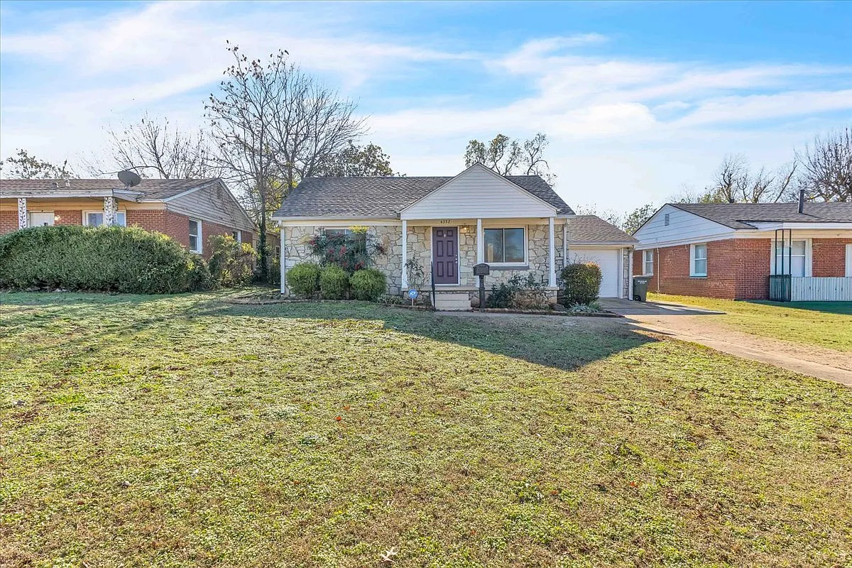 3 bed, 1053 sqft, $1,195 — Photo 1