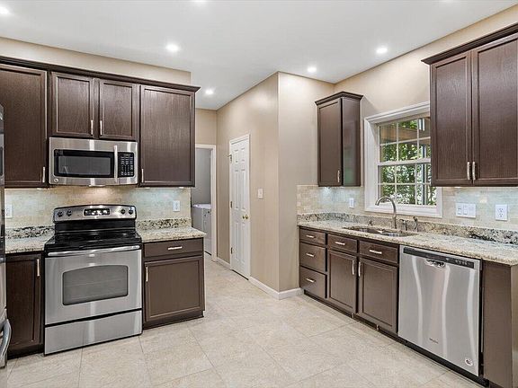3rd image of 3005 Yorkmont Ct
