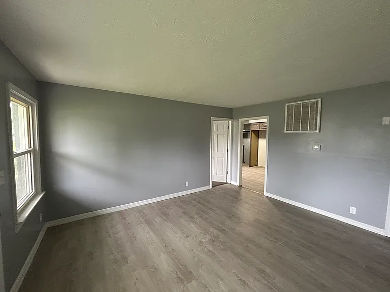 1631 S Walnut Ln — Photo 3
