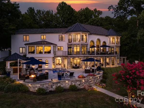 140 Larkhaven Ln, Mooresville, NC 28117