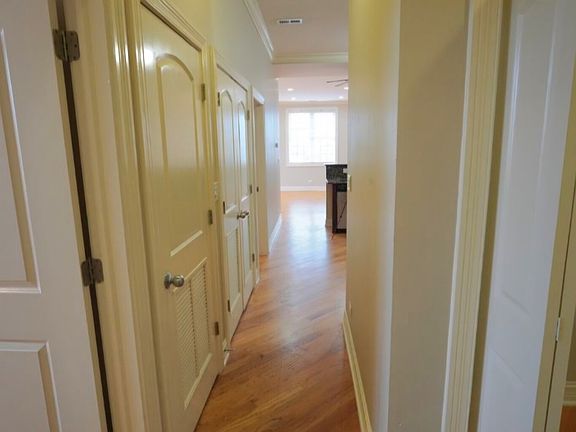 4th image of 2338 W Morse Ave APT 2C