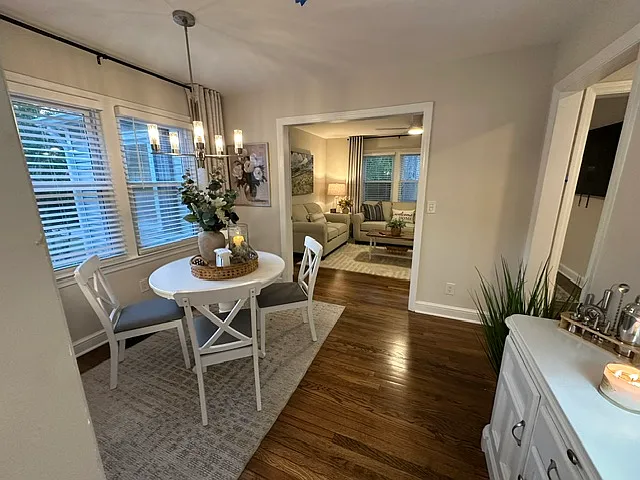 3 bed, 1111 sqft, $2,695 — Photo 3