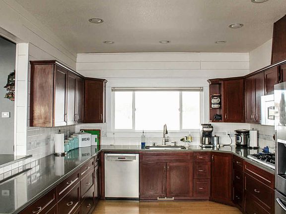 5th image of 643 Crooked Creek Dr