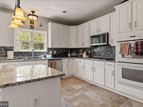 3rd image of 540 Greenbriar Dr
